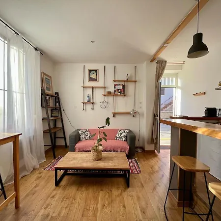 Apartment Face A La Cite